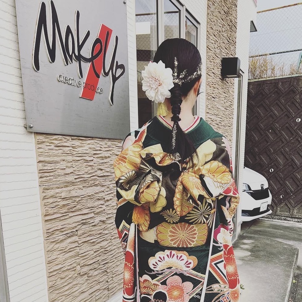 振袖の着付けと、編みおろしのヘアセット
